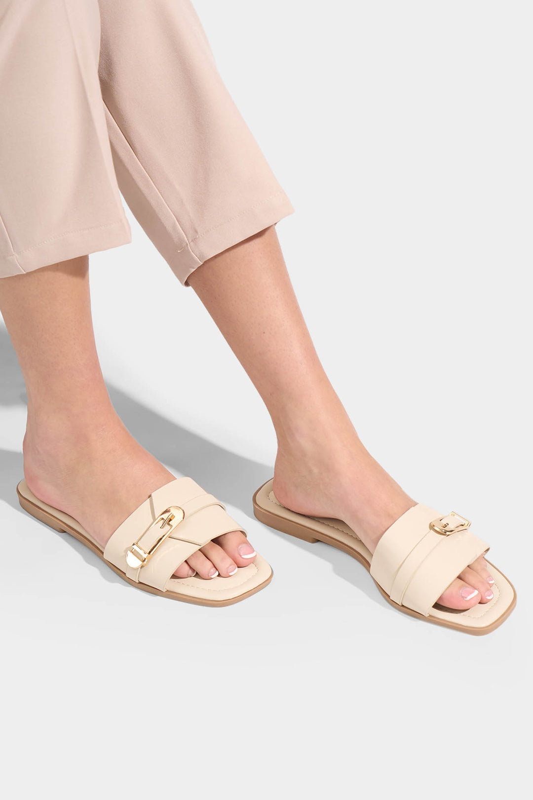 987775-Off White (1).jpg