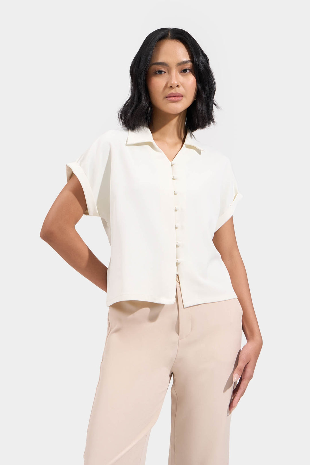 989136-Off White (1).jpg