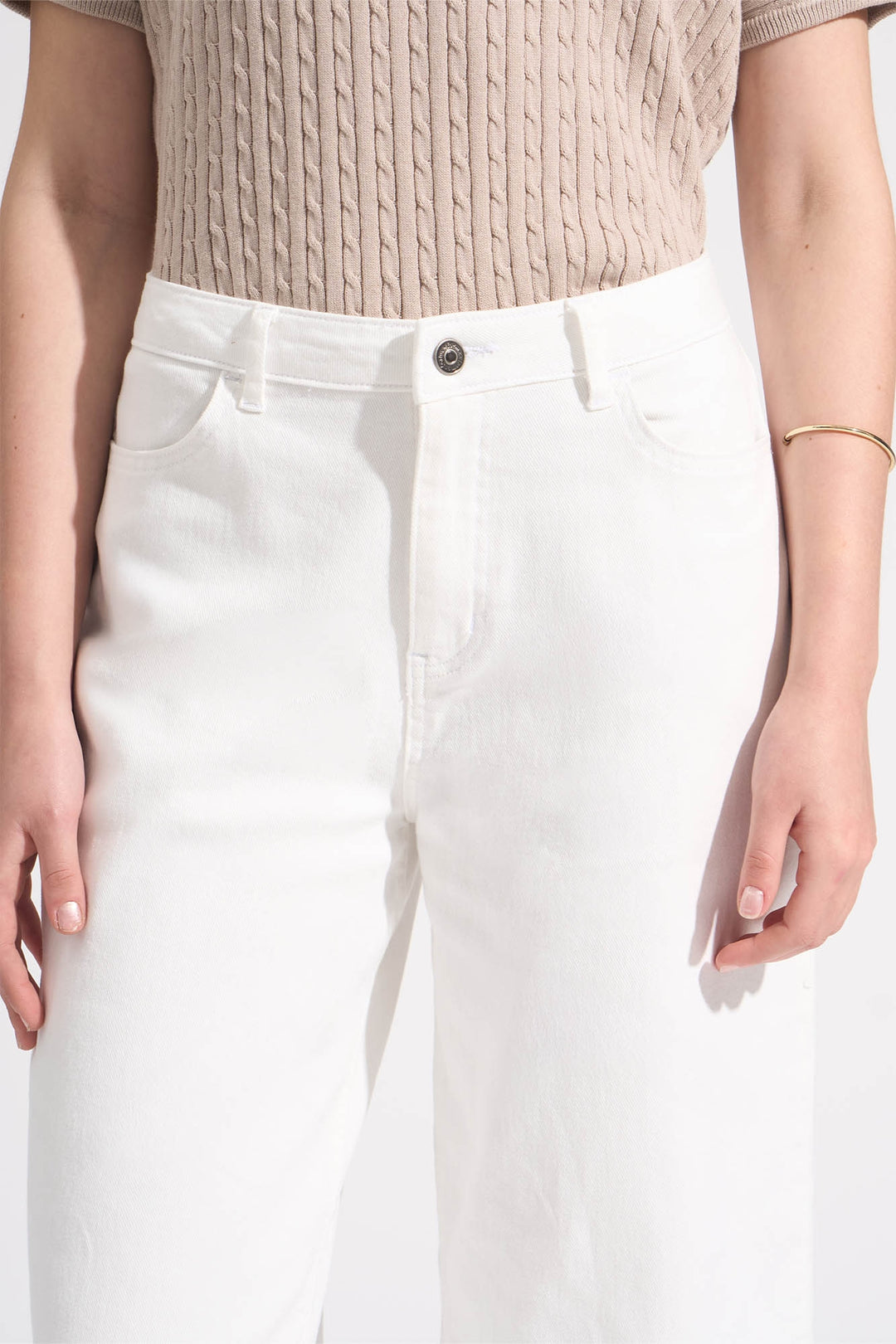 989447-Off White (2).jpg