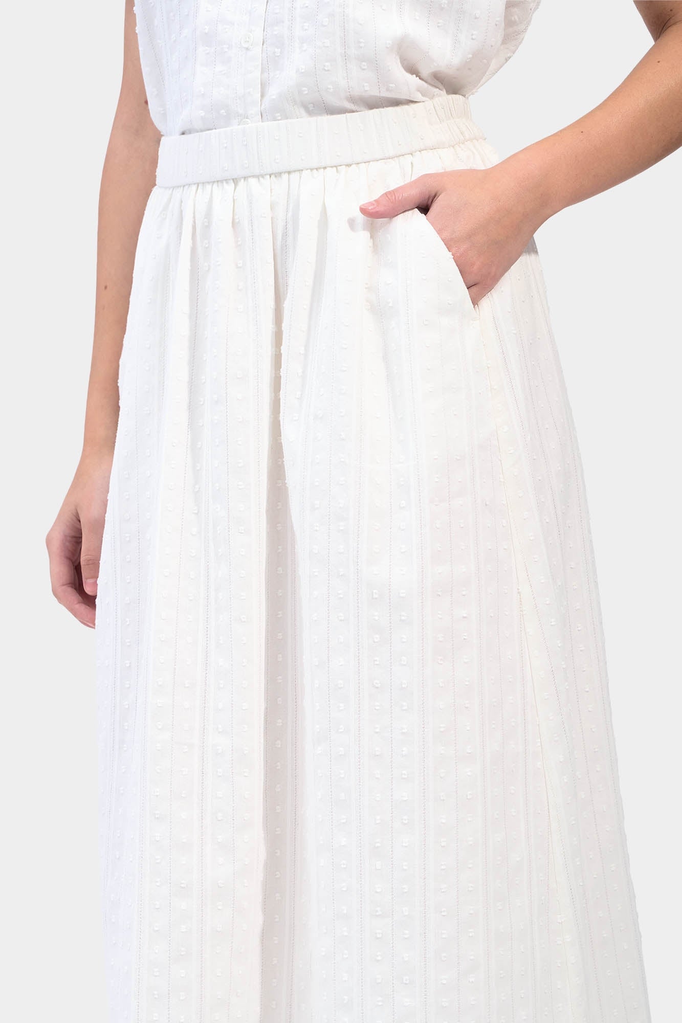 990461-Off White (2).jpg