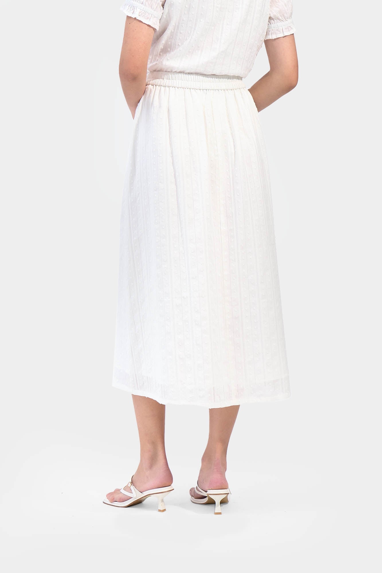 990461-Off White (3).jpg