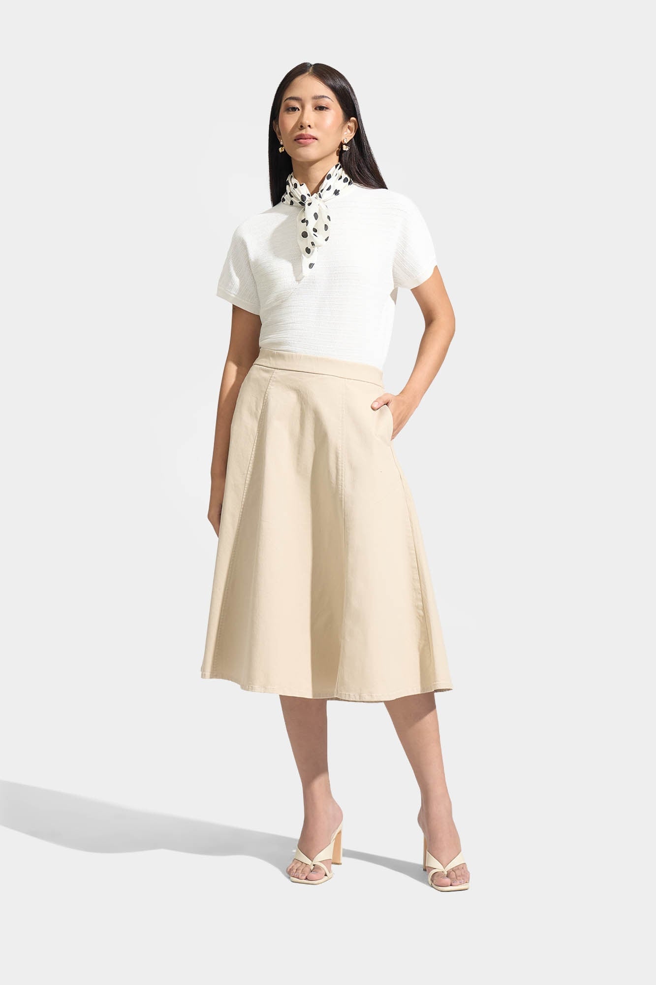 992651-Off White (1).jpg