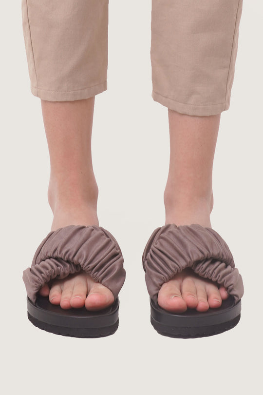 Criss Cross Ruched Sliders