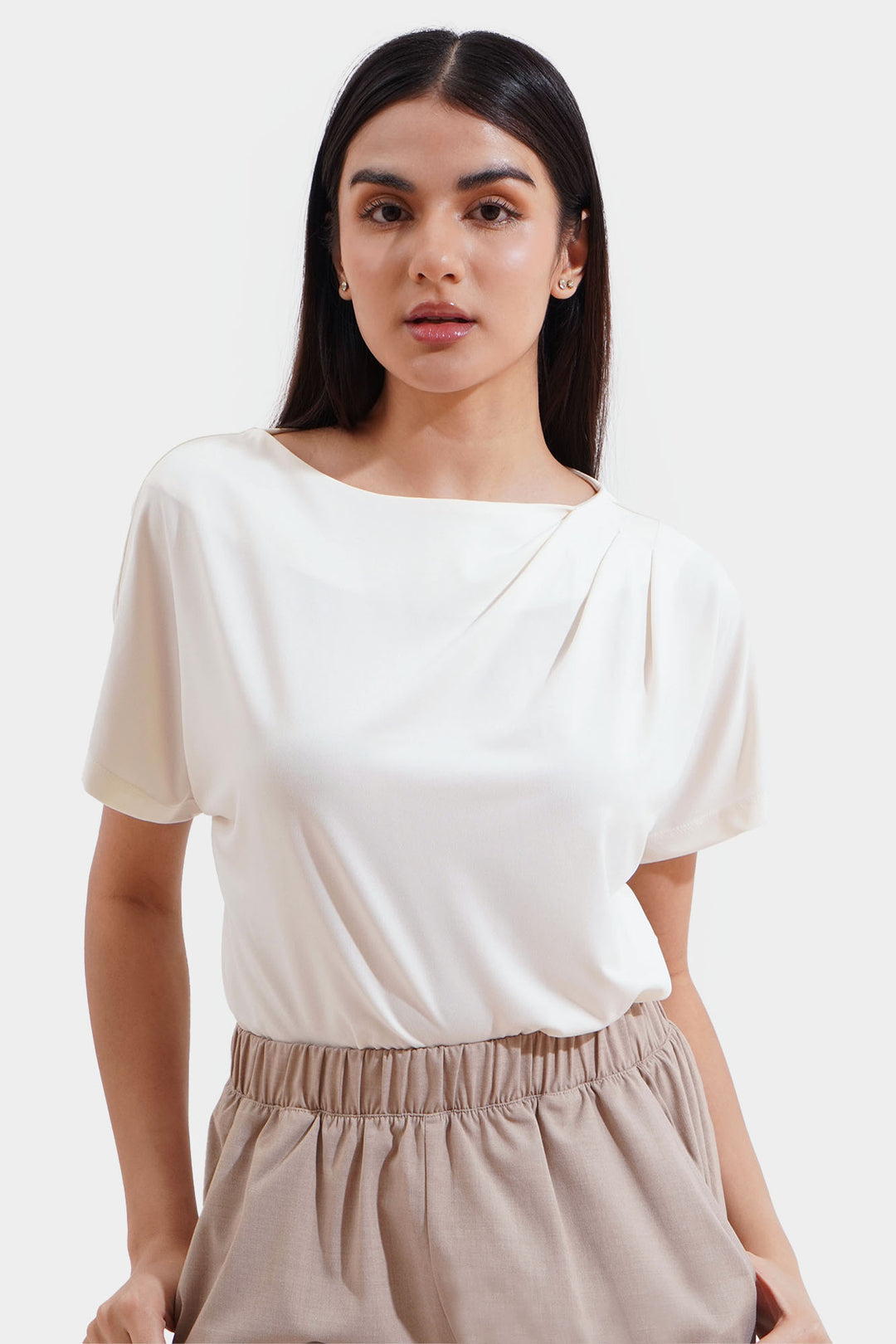 975439-Off White (1).jpg