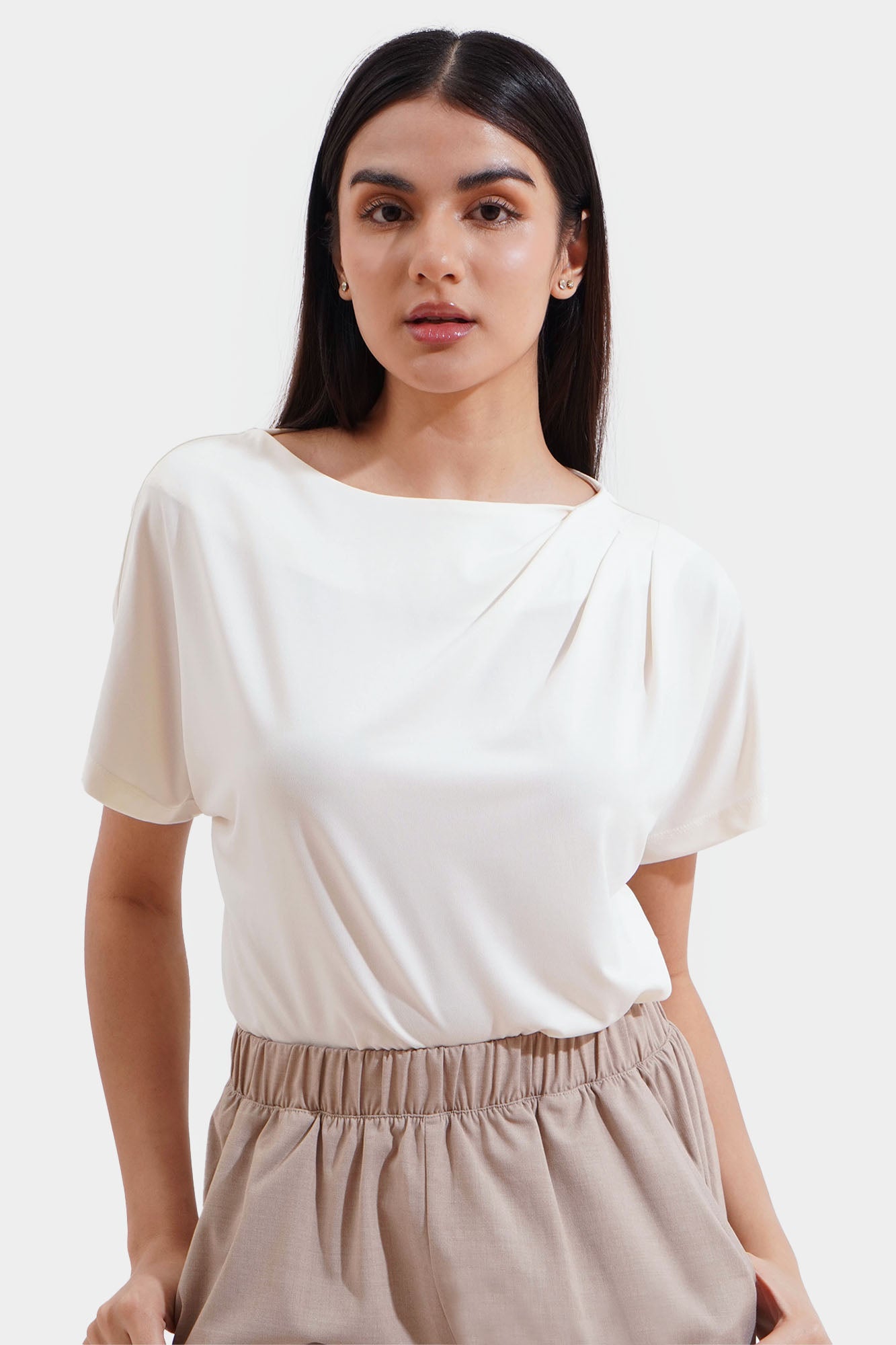 975439-Off White (1).jpg