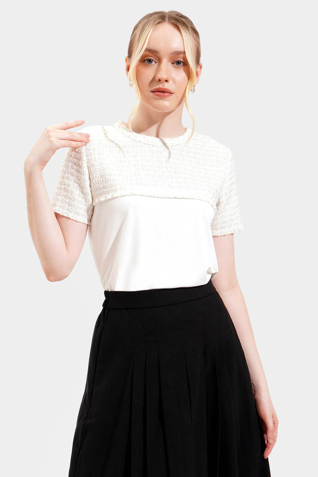 975483-Off White (1).jpg
