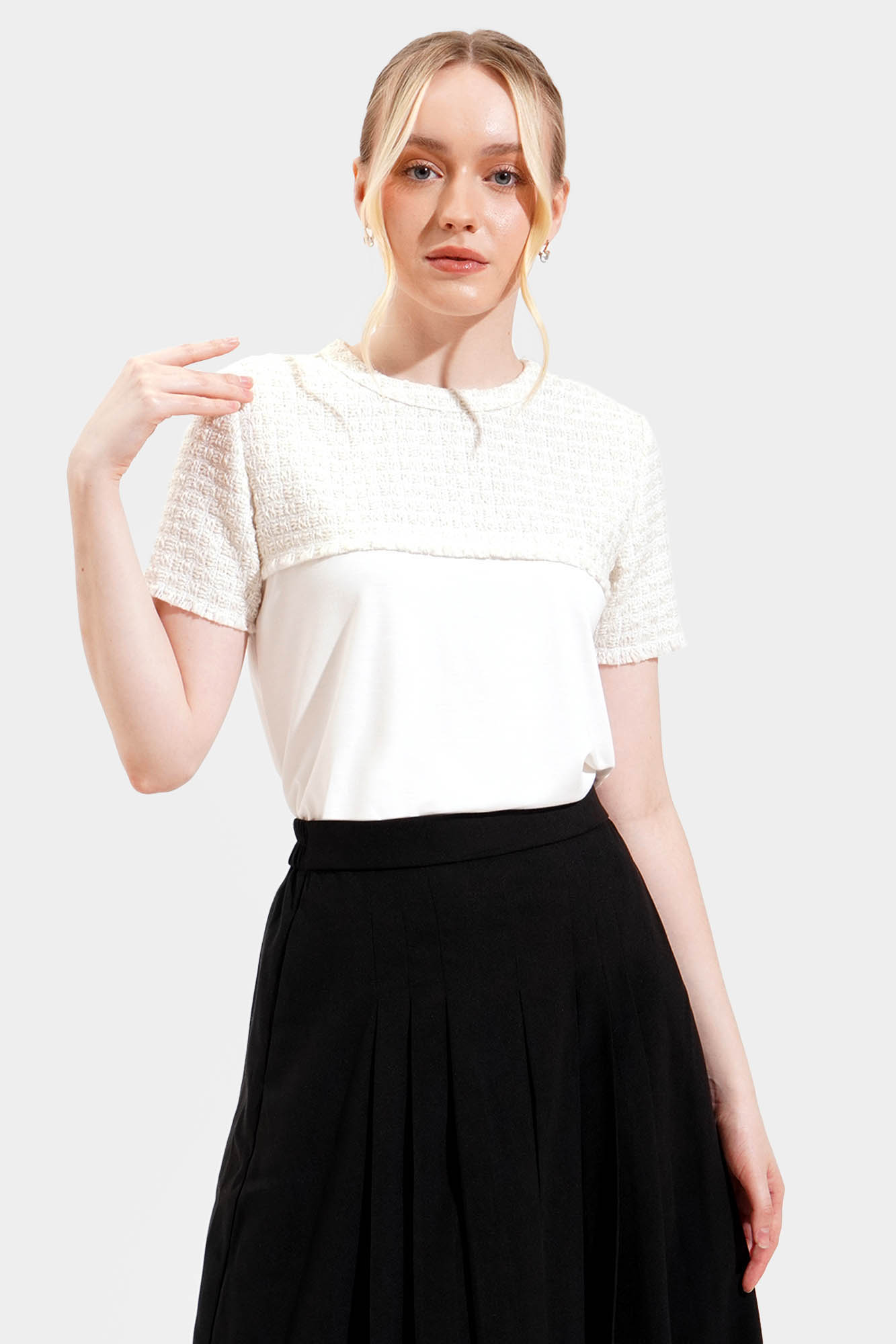 975483-Off White (1).jpg
